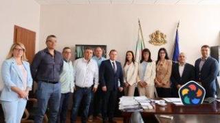 Здравният министър планира с общините по-ранна обработка срещу комари през 2025 година