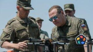 Медведев заплаши съдиите от Международния наказателен съд със смърт