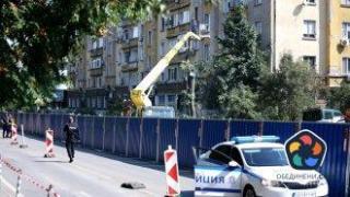 Рязането на дърветата по "Опълченска" започна с много полиция и протест (снимки)