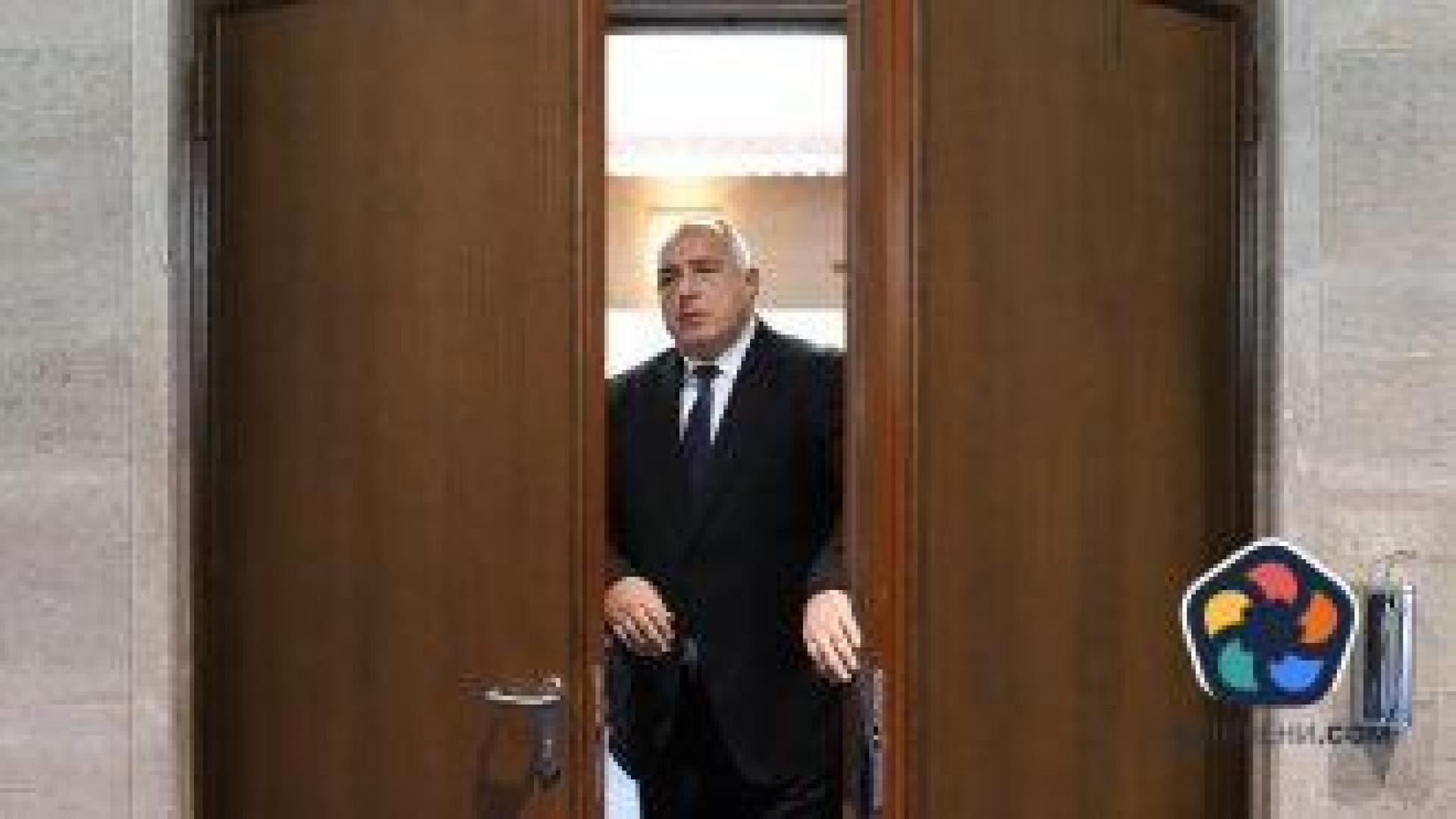 Лидерът на ГЕРБ отново отказа да заеме позиция за Пеевски, не се интересувал от "техните драми"
