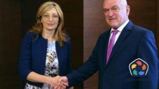"Политико": Захариева ще бъде еврокомисар за управлението на кризи