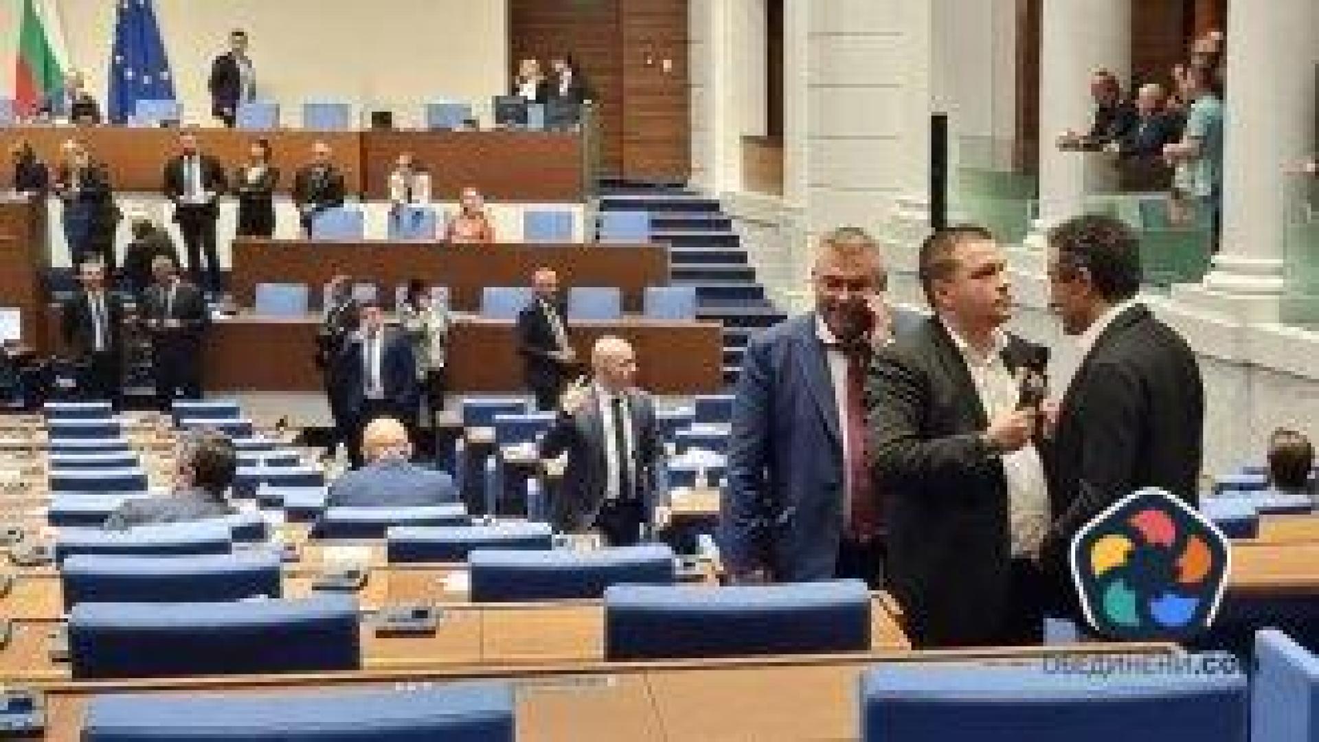 "ИТН" и "Възраждане" провалиха последното заседание на 50-тото НС, България губи милиарди