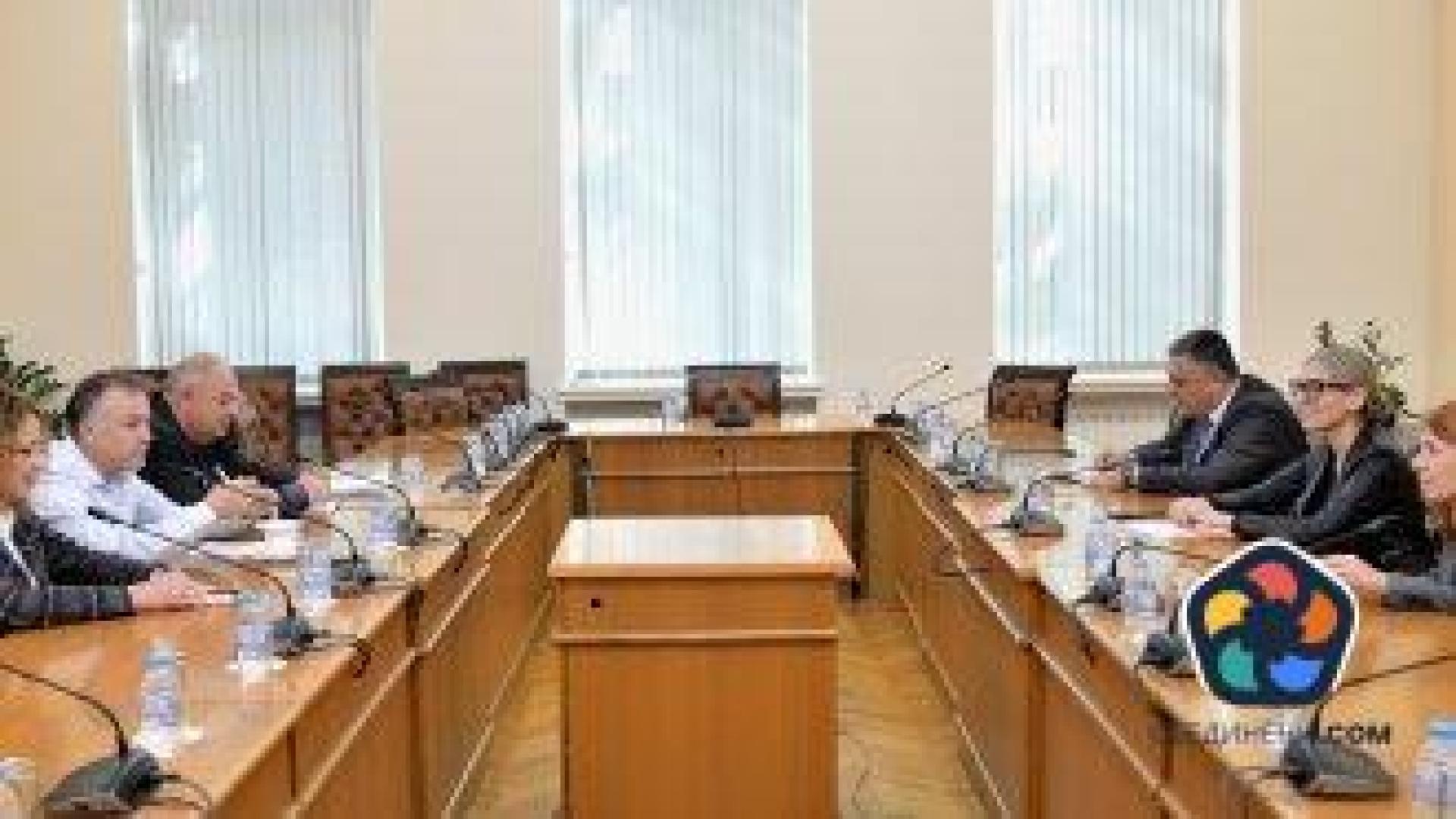 Шефовете на "Български пощи" остават без заплати при неплащане на работниците