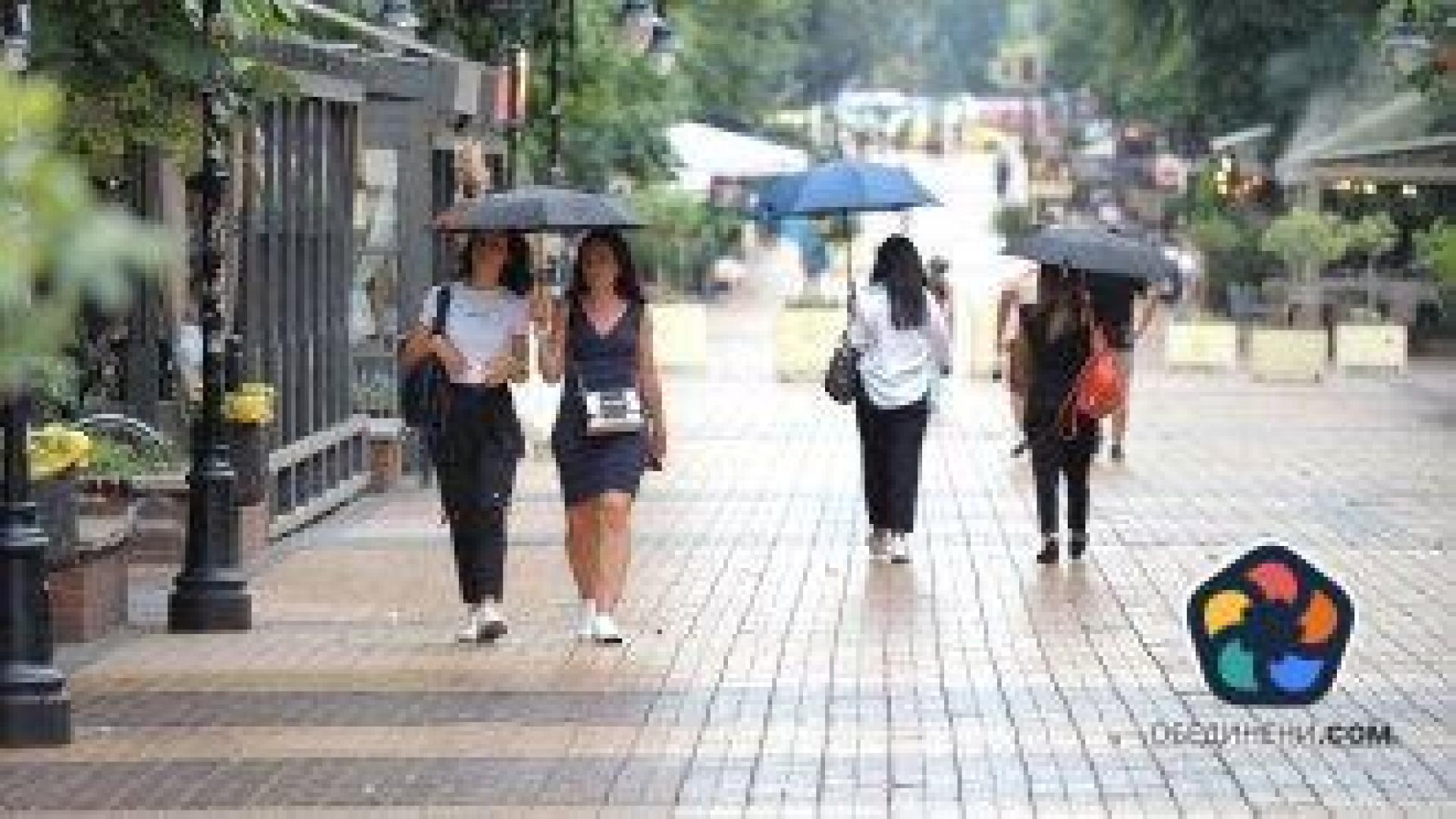 Дъжд и мъгли в планините, лошо време в 13 области