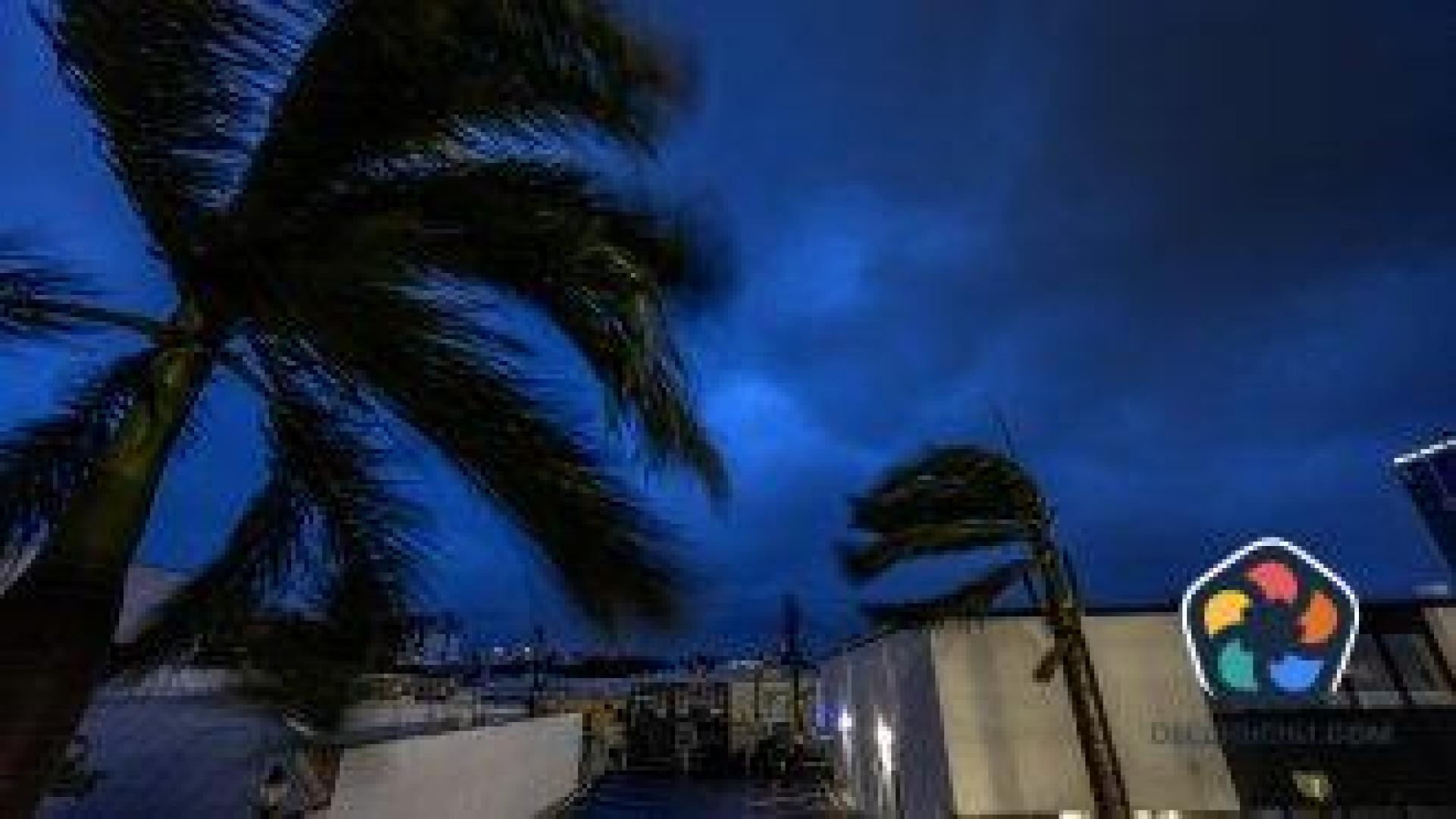 С 205 км/ч ураганът "Милтън" достигна сушата на Флорида