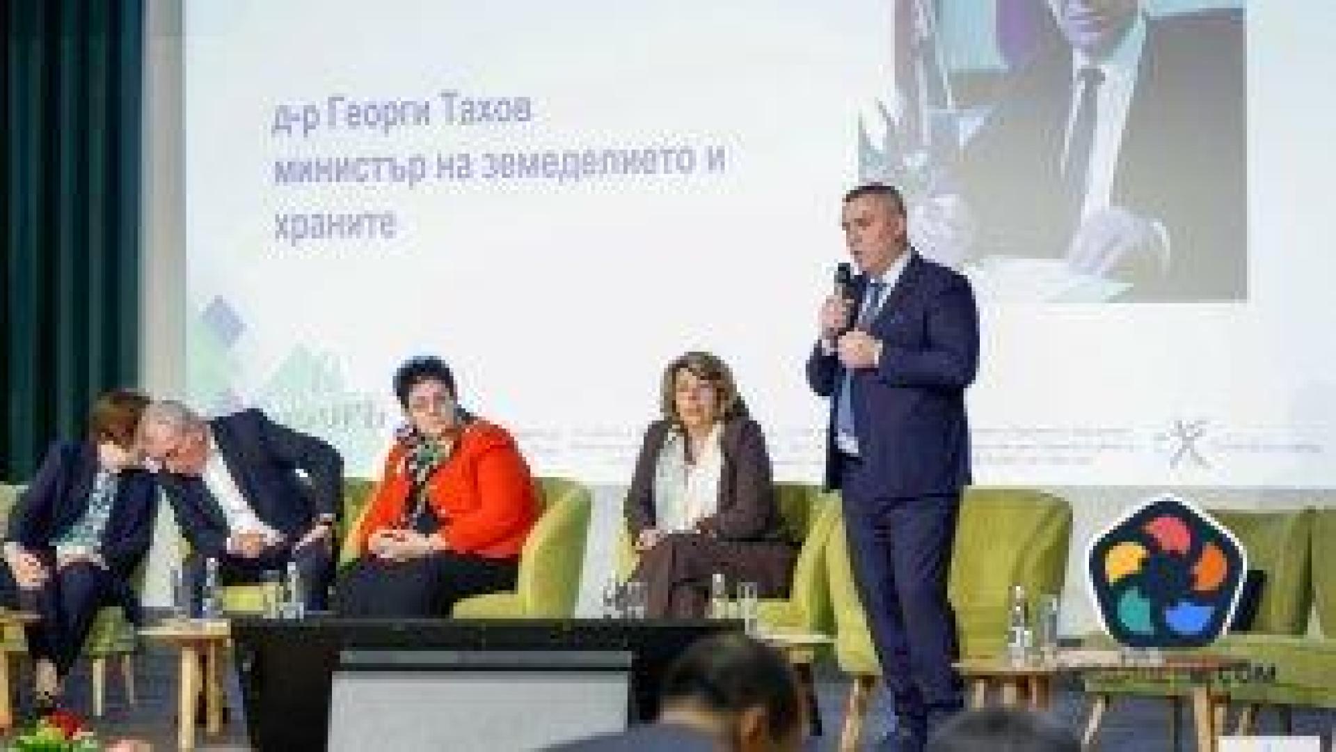 Агроведомството стартира прием за инвестиции в общините за 1 млрд. лв. по Плана за устойчивост