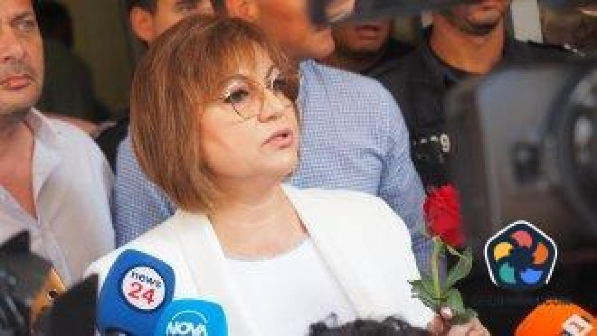 Хората на Нинова говорят за масово напускане на БСП