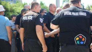 Полицаите и надзирателите в затворите заплашват с протести