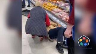 Четирима в болница, след като мъж с нож нападна магазин в Санкт Петербург