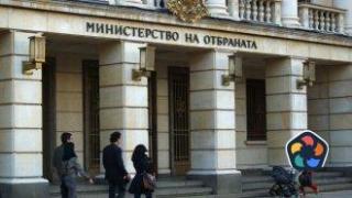 Бюджетът за отбрана продължава да набъбва - военните със 100 лева повече за храна