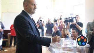 Радев се чуди как е възможно институциите да не виждат купуването на гласове