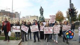 Стотици протестираха в Белград след трагедията на гарата в Нови Сад