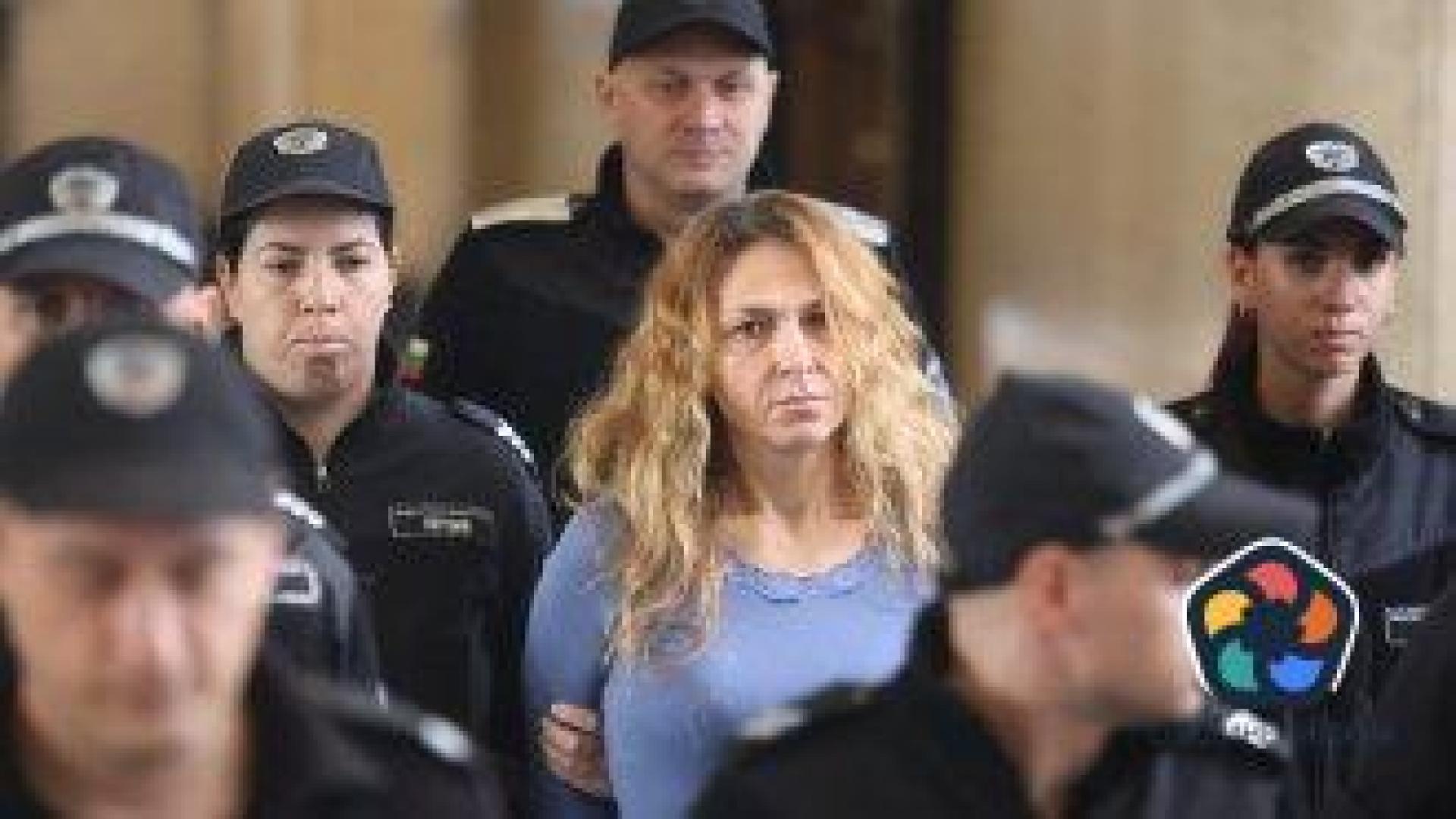 Бившата шефка на митниците е с обвинение и за контрабанда