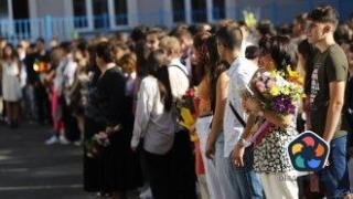 Българският учител: Жена над 50 години с 26 000 лева заплата на година