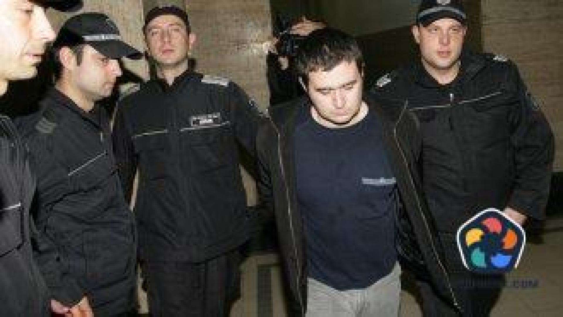 Осъденият за убийствата пред дискотека "Соло" иска ново дело
