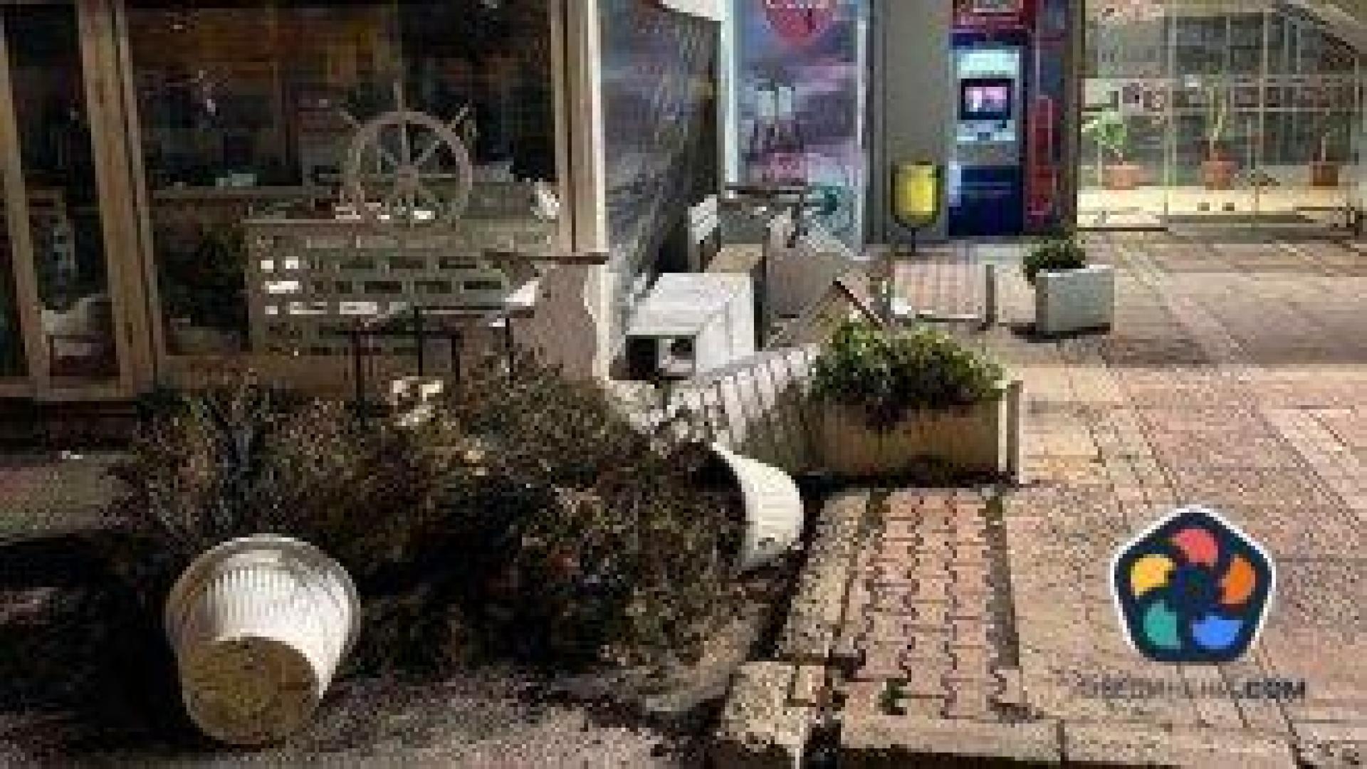 Вятър със 120 км/ч вилня във Враца, остави села без ток