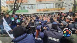 Спор за закусвалня едва не доведе до масов бой в Симитли (снимки)