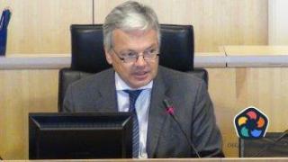 Бившият белгийски еврокомисар Дидие Рейндерс е заподозрян за пране на пари