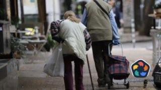 Бедните пенсионери ще получат коледна добавка от 100 лв.