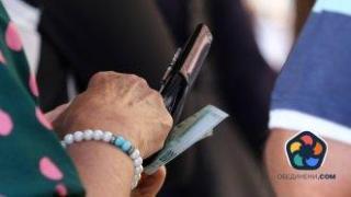 Около 400 000 пенсионери ще получат коледна добавка от 100 лв.