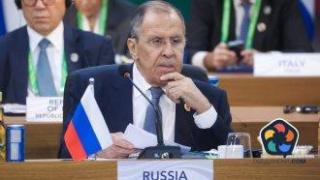 "Военнопрестъпник" и "лъжец". Сергей Лавров на срещата на ОССЕ в Малта