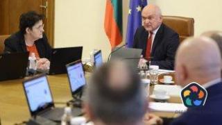 Министър Петкова не знаела какви големи данъци плащат банките