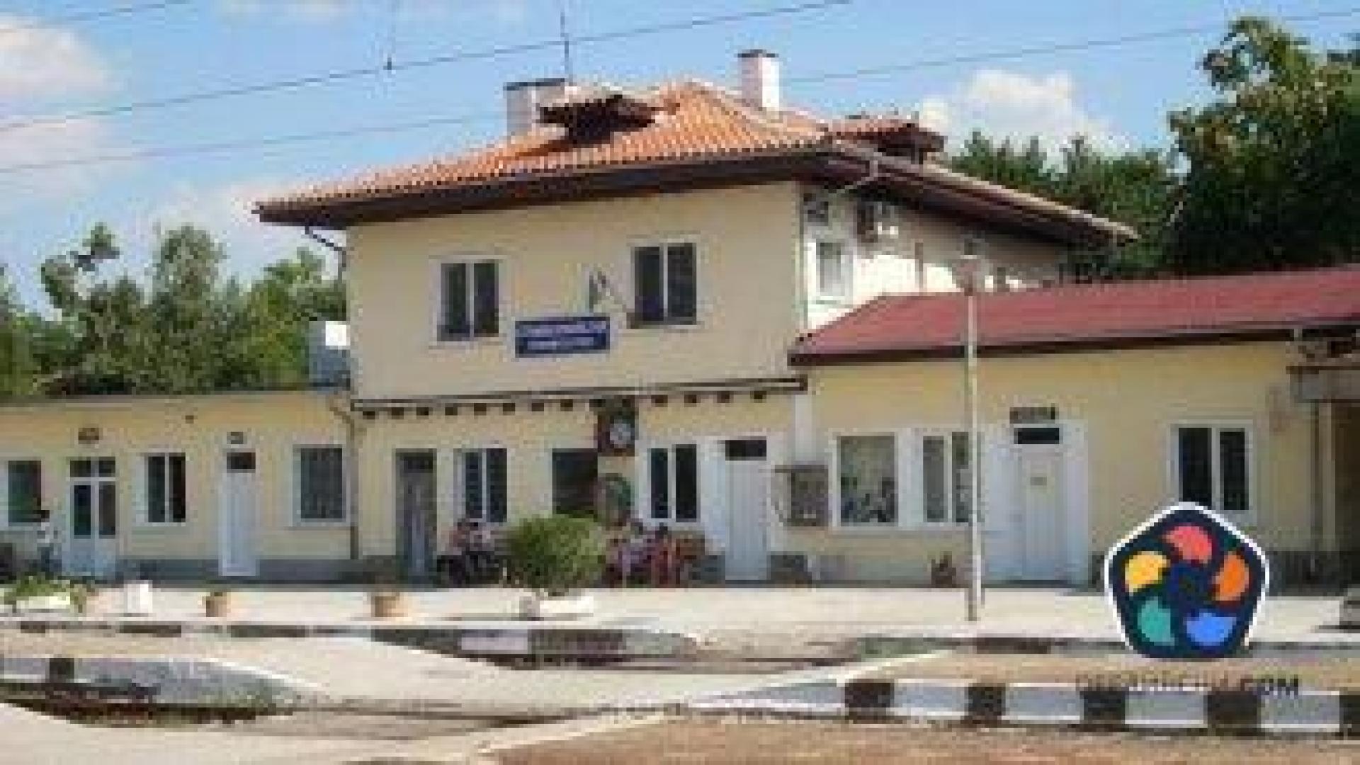 Дете се бори за живота си след опасно селфи на гарата в Стамболийски