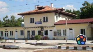 Дете се бори за живота си след опасно селфи на гарата в Стамболийски