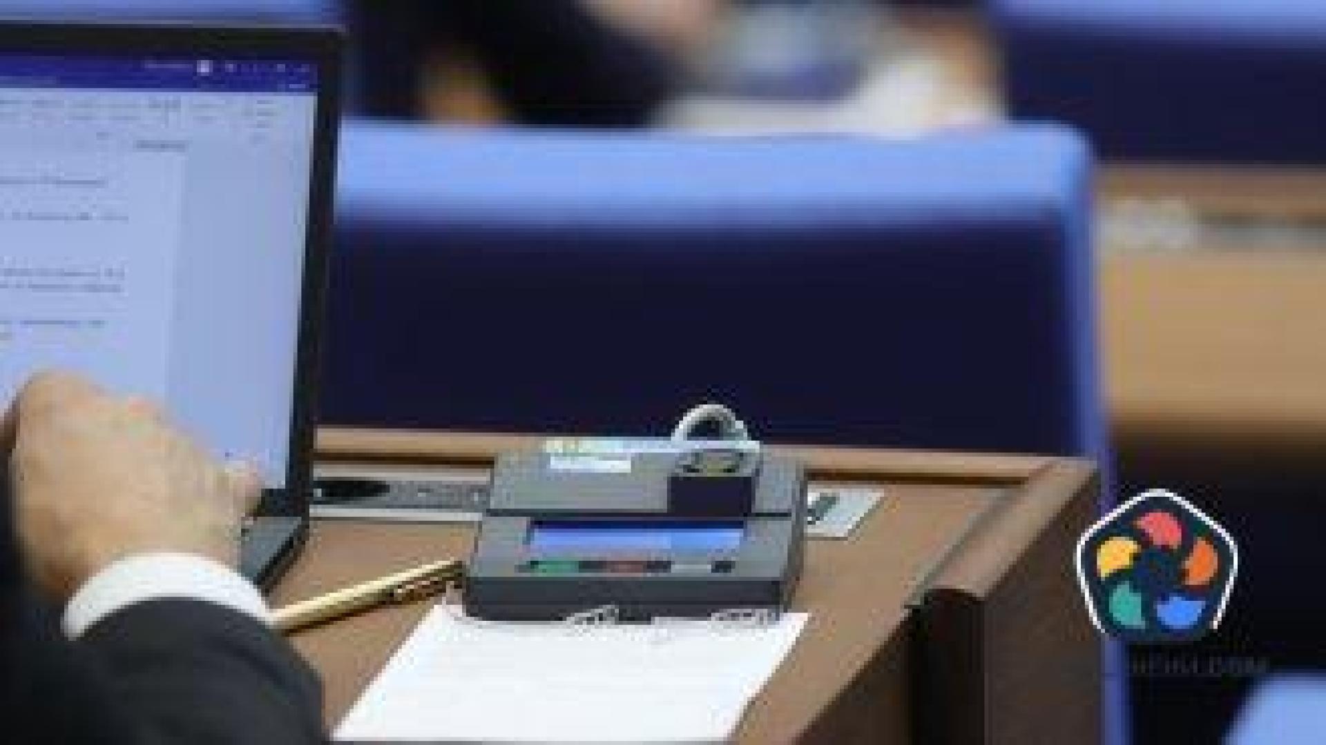 ДПС-ДПС и ДПС-НН: Парламентарният правилник се превърна в поле за войната между Пеевски и Доган