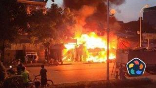 Огнен ад отне живота на 11 души в бар в Ханой