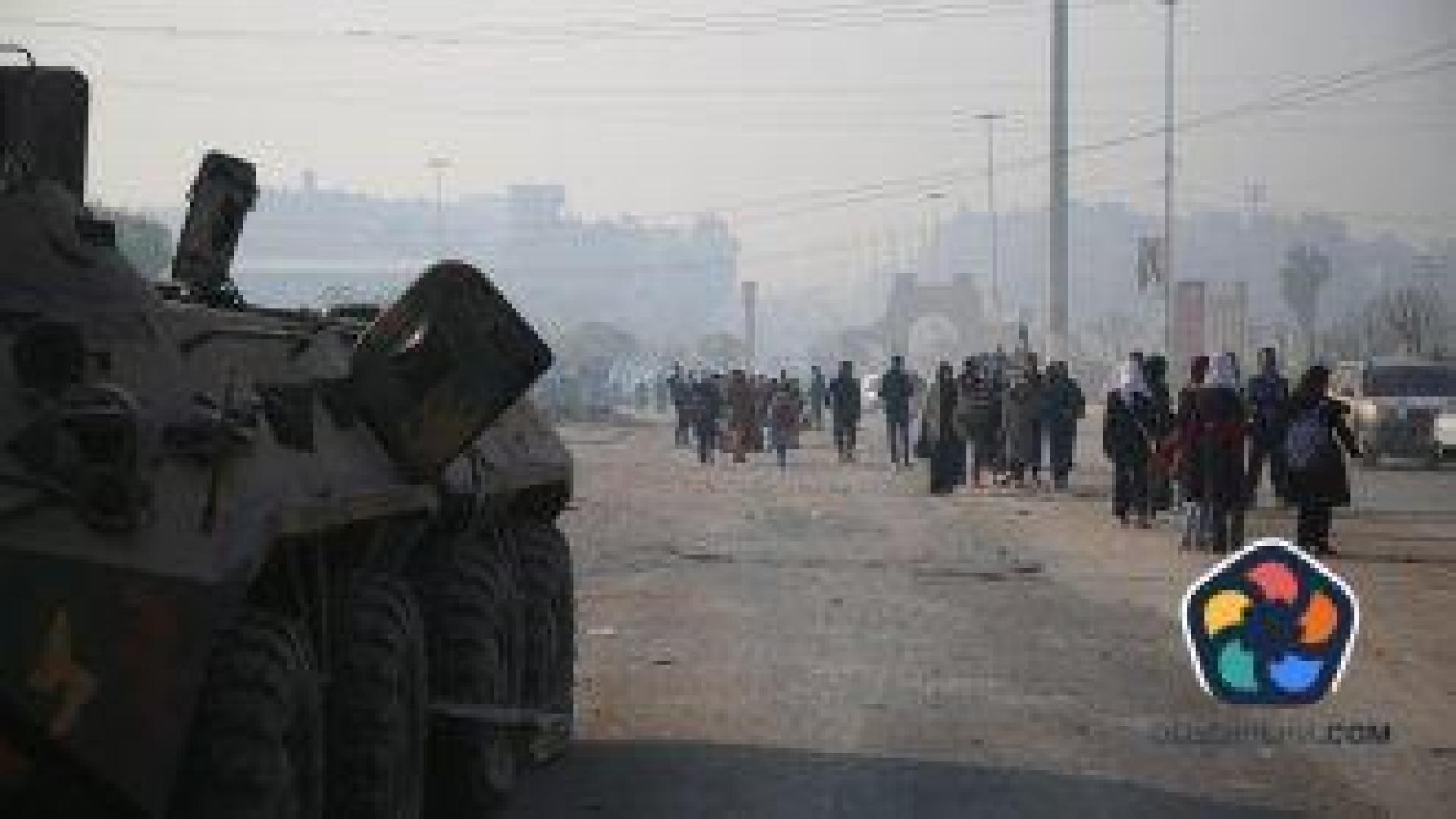 Протести в Сирия след като въоръжени мъже изгориха коледна елха