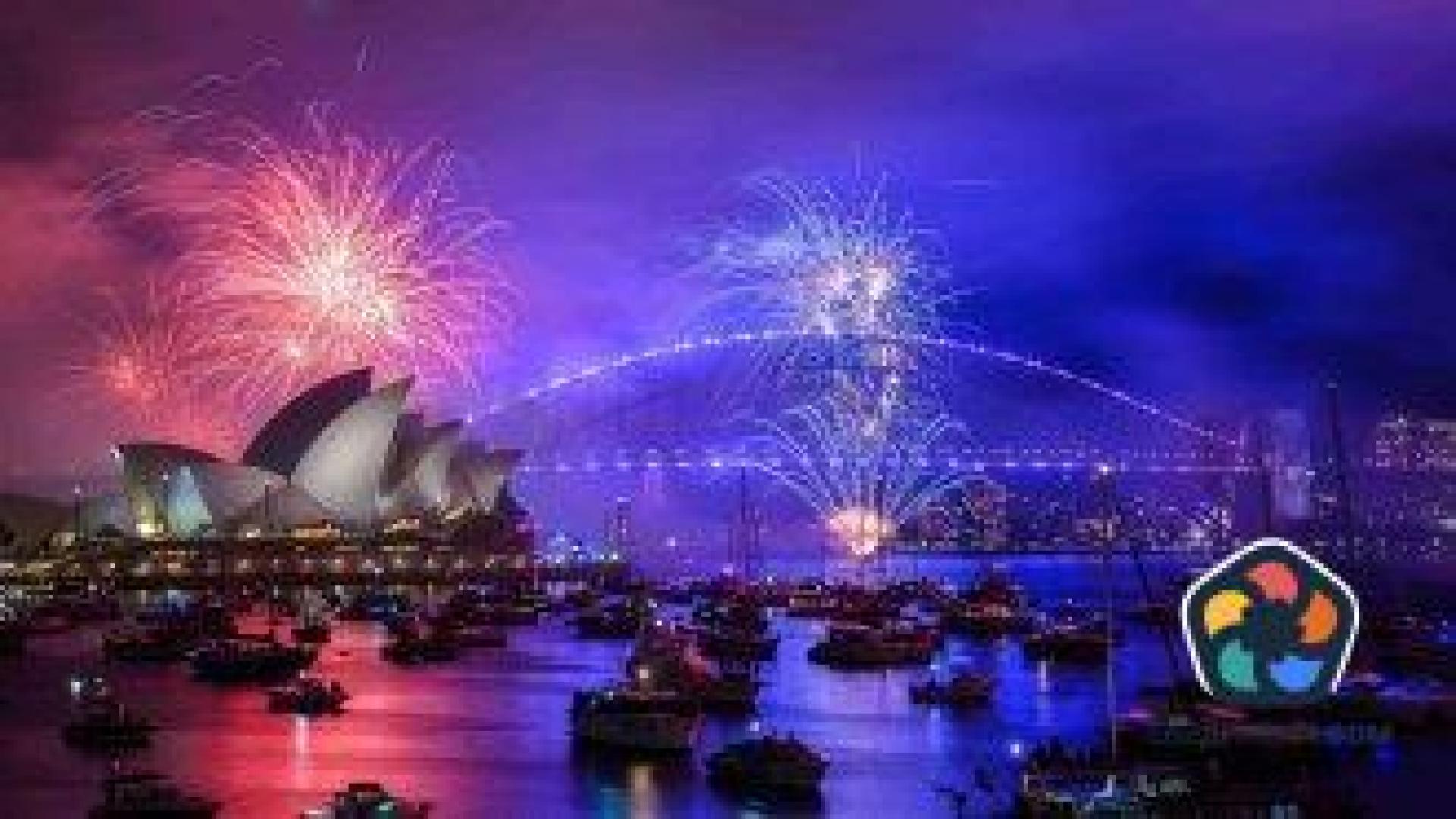 Сидни посрещна 2025, озарен от фойерверки