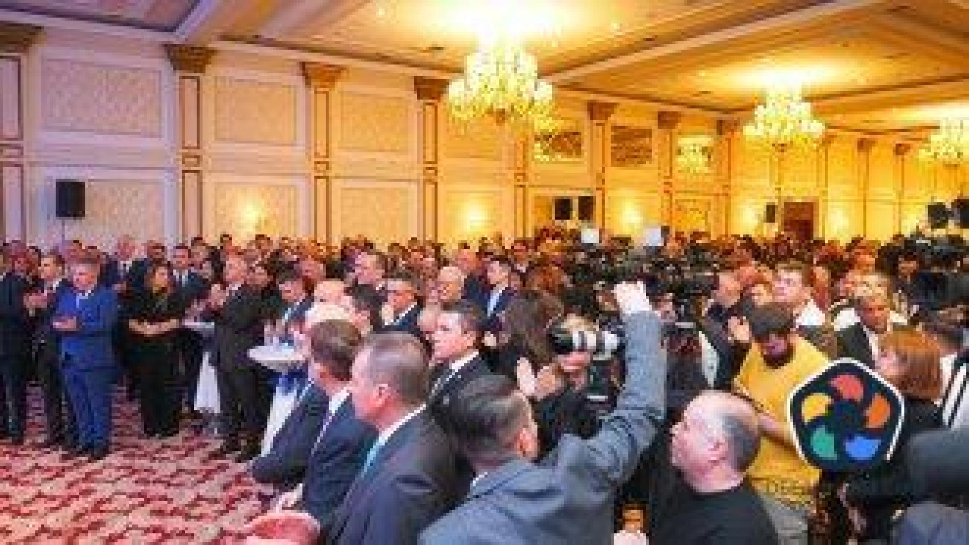 Рожден ден в разцепление. Двете ДПС-та честват създаването на партията