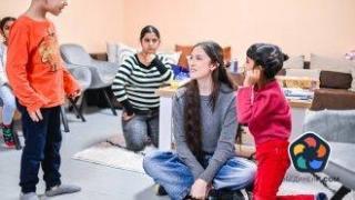 "По-голям брат/сестра": Програма на Столична община предвижда младежи да насърчават деца от домовете  