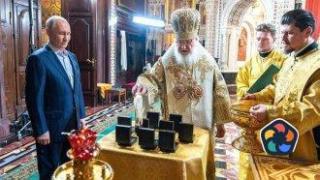 Коледно: Путин нареди на генералите в Украйна да носят кръстове на верижки с неговите инициали