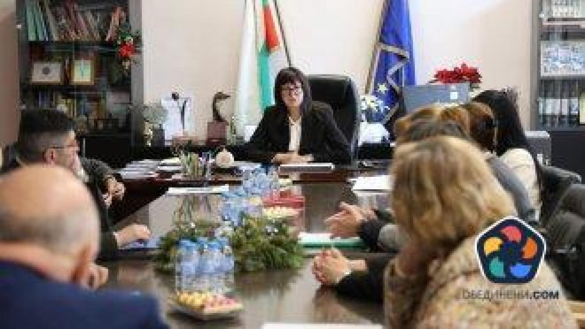 Здравният министър се зае да тушира напрежението в НКБ