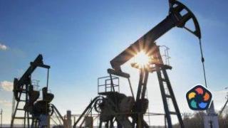 Цените на петрола спадат след ръста на запасите от горива в САЩ и силния долар