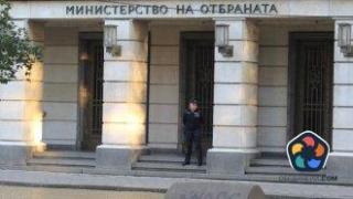 "Дезинформацията е сравнима с конвенциалната война". МО призова за способности срещу външното влияние