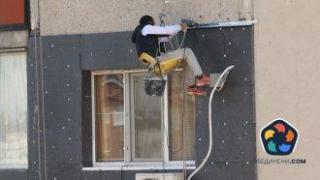 Тръгват плащания към общините за безплатното саниране на блокове