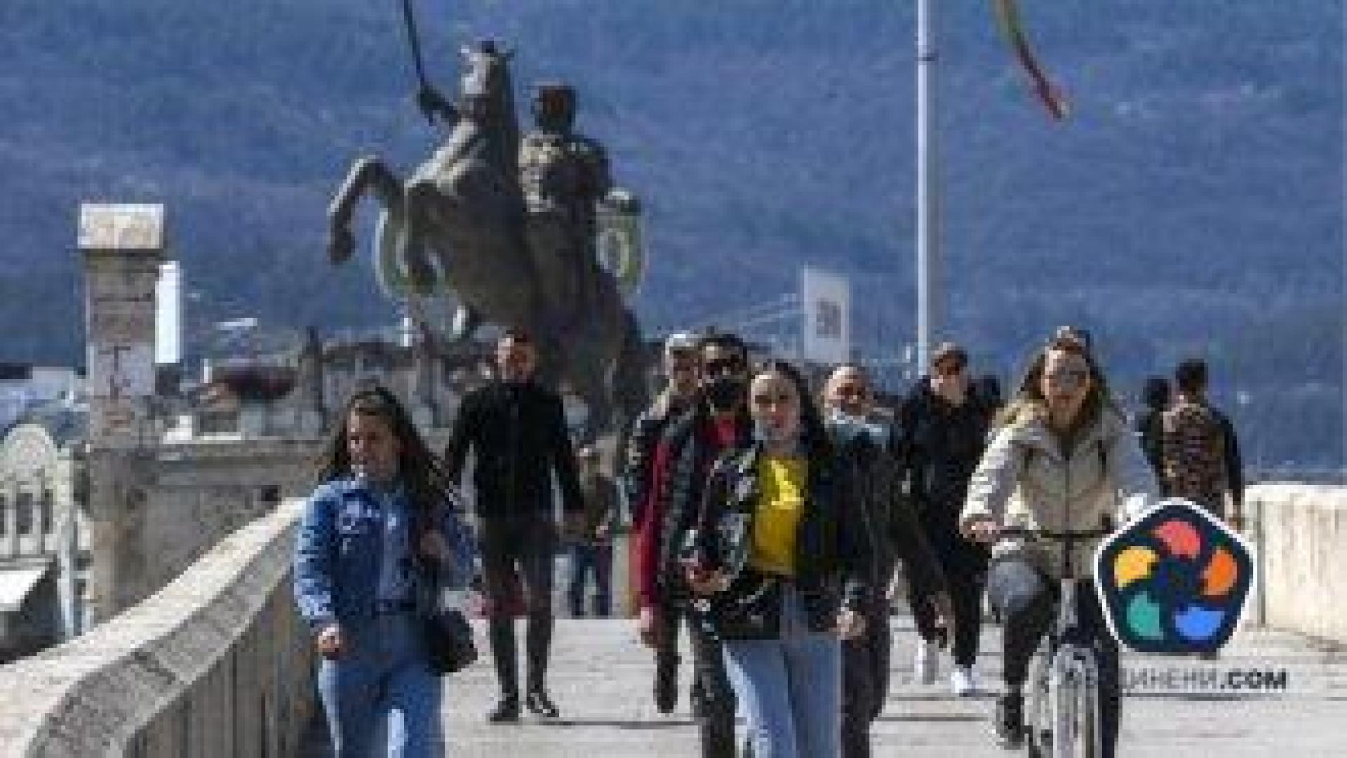 Държавни служители протестират в Скопие за по-високи заплати