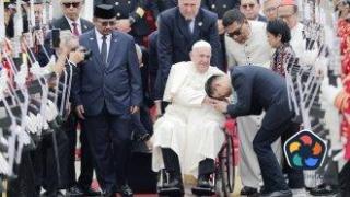 Папа Франциск e паднал и наранил дясната си предмишница