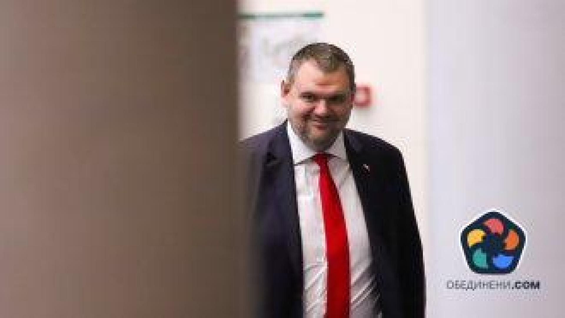 Пеевски се отъждестви с Тръмп и също като Костадинов ще "освобождава" от "соросоидната хидра"