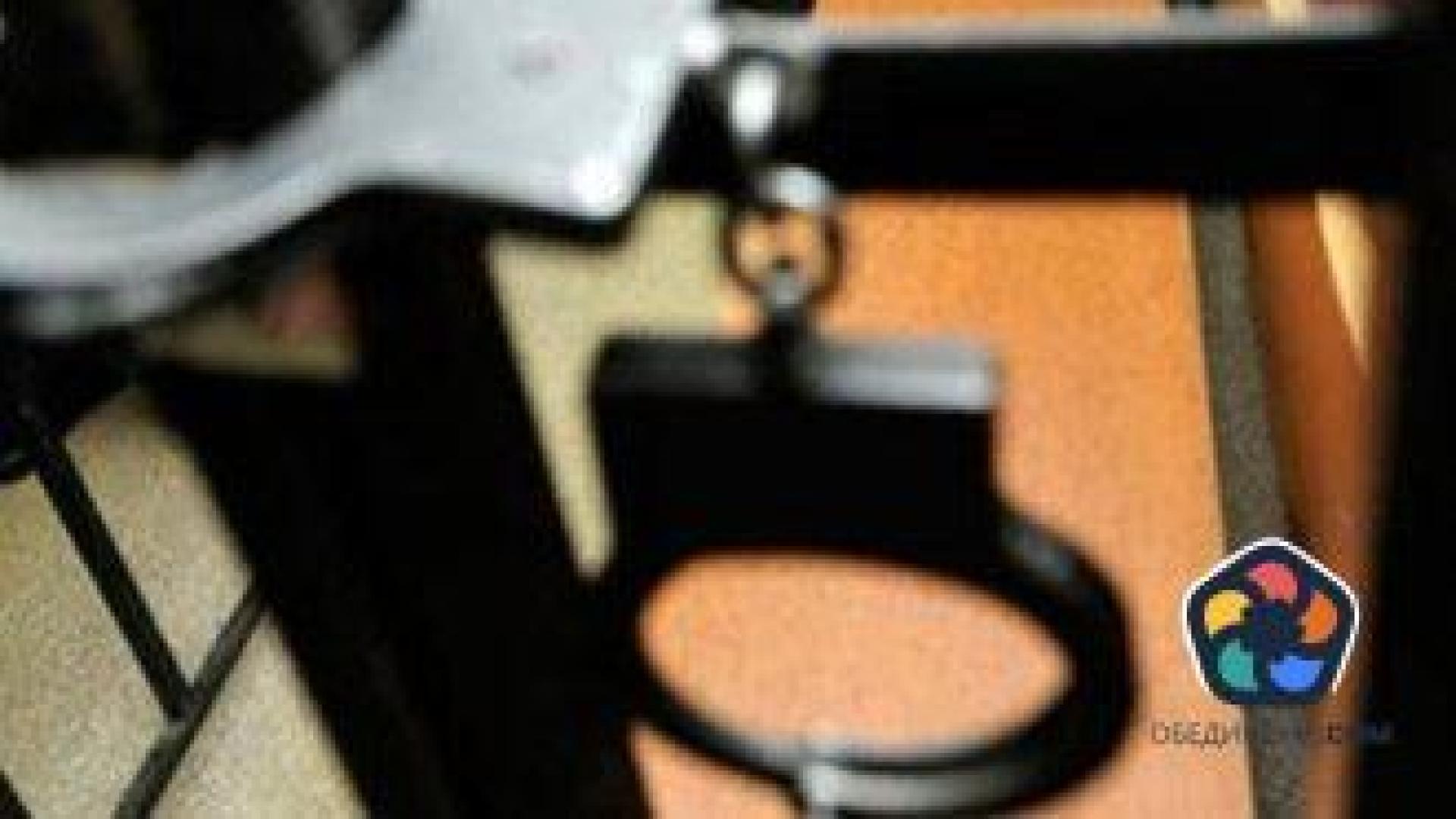 Двама мъже са задържани заради домашно насилие