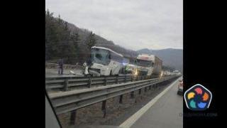 Катастрофа между автобус и ТИР на магистрала “Хемус“