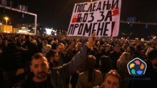 Вучич под все по-силен натиск: Протестите в Сърбия ескалират, премиерът подаде оставка