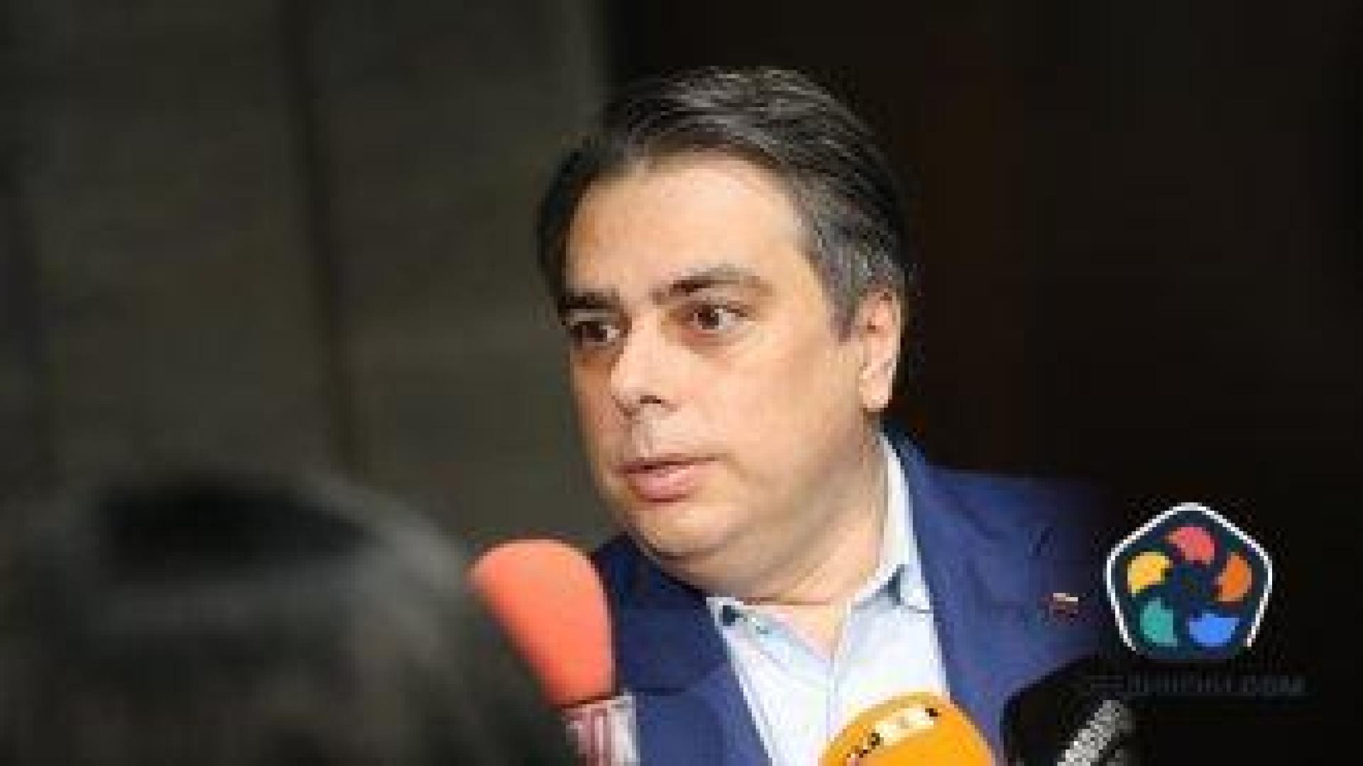 Асен Василев: Щом съм ги хипнотизирал, ще мигам по-често