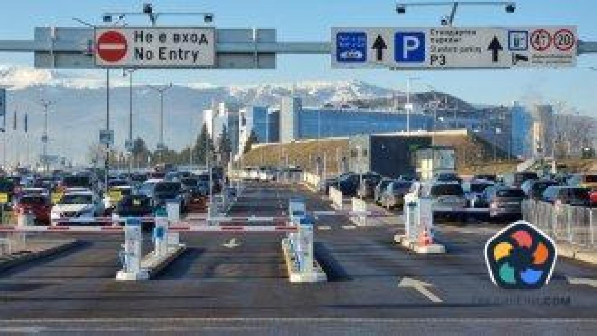 Таксиметрови шофьори протестират срещу новата организация на Терминал-2