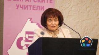 Учители заплашват с протест. Искат увеличение на заплатите