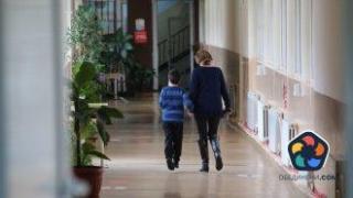 След заплаха за протест правителството обеща 15% ръст на учителските заплати от 1 март