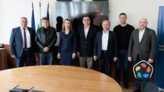 Планира се медицинските сестри и акушерките да учат само 3 години